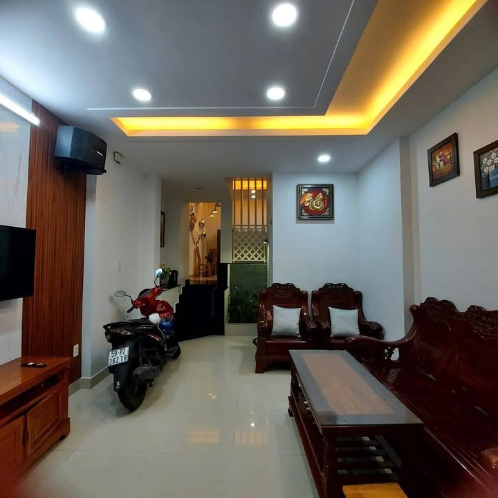 Bán nhà phố Tân Sơn Nhì, quận Tân Phú, 50m² giá 8,2 tỷ - Hẻm xe hơi 5m an ninh