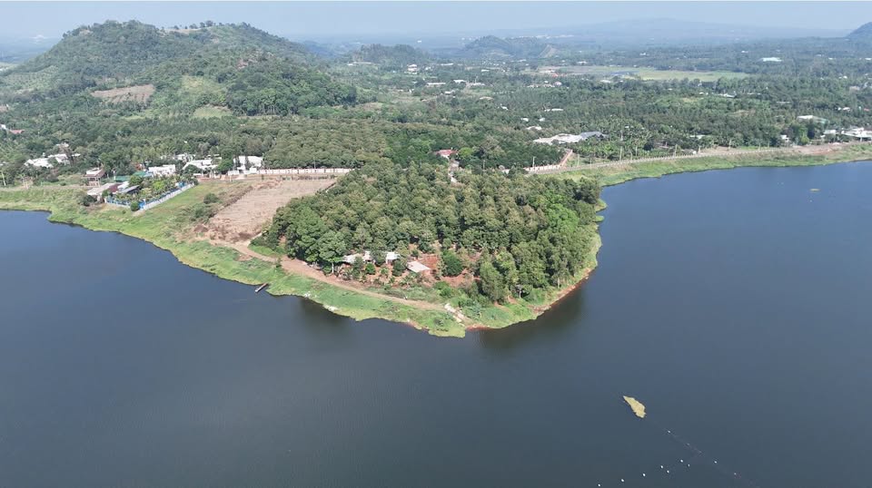 Đất nền mặt tiền hồ Cầu Dầu Hàng Gòn 2000m² giá 8 tỷ - Cơ hội đầu tư vàng!