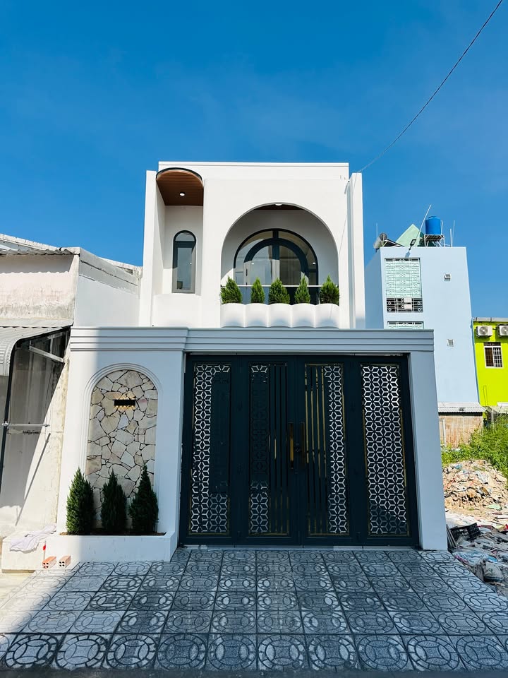 Nhà mặt tiền Phùng Khắc Khoan, Rạch Giá 100m² giá 3.88 tỷ - Nội thất cao cấp, sân đậu ô tô!