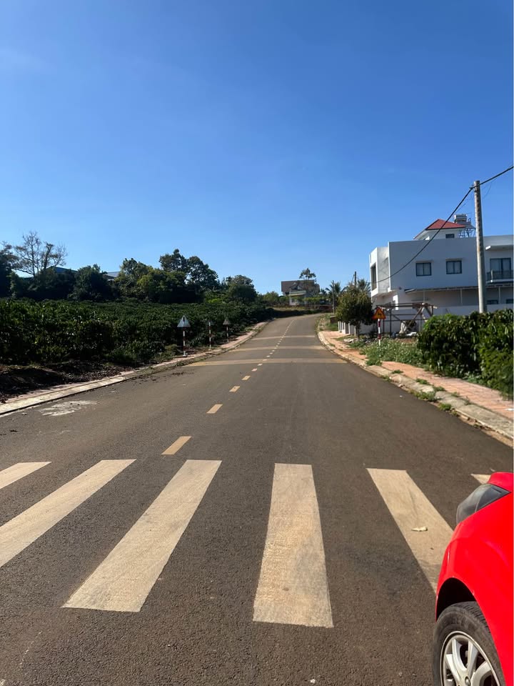 Nhà riêng thị trấn Di Linh 195m² giá 2.65 tỷ - Vị trí thuận lợi gần chợ!