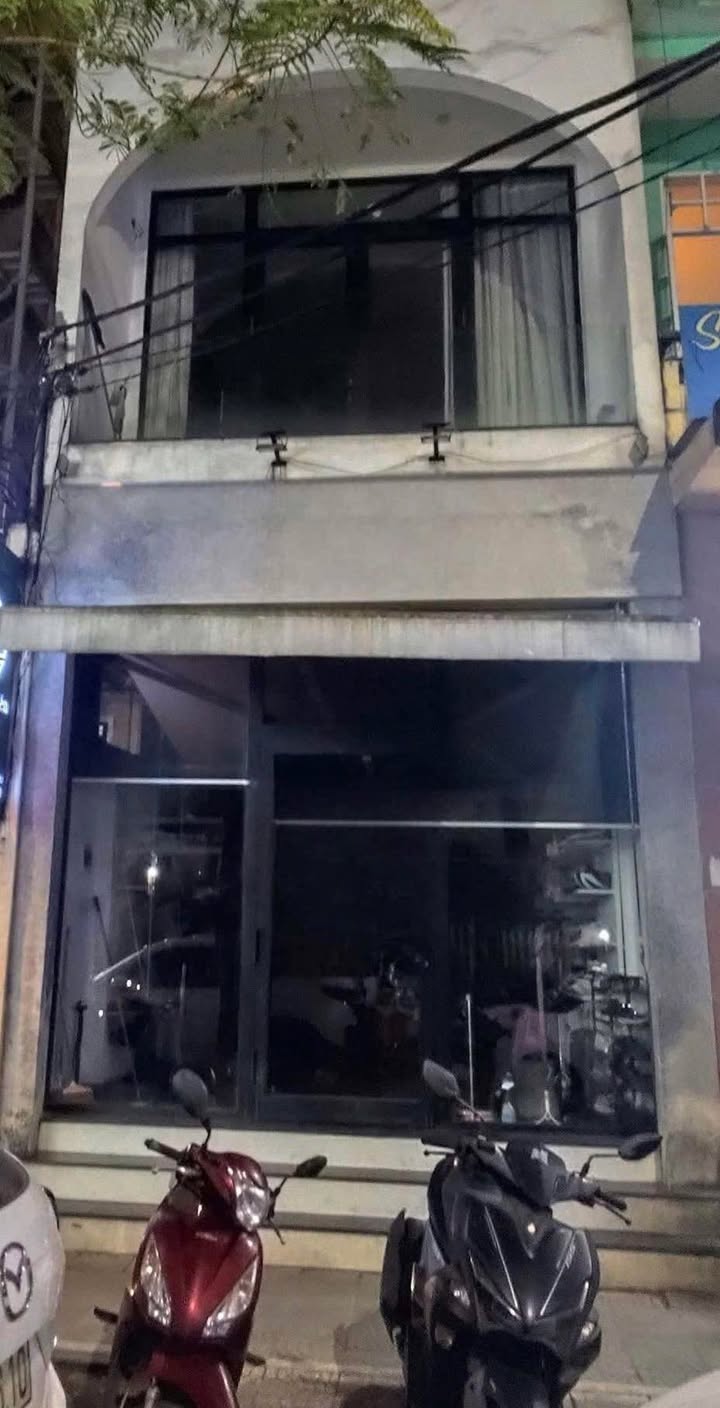 Cho thuê nhà nguyên căn 4 tầng Phú Nhuận 42m² giá 25 triệu - Kinh doanh sầm uất!