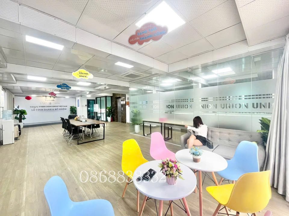 Văn phòng cho thuê tại Cầu Giấy, 200m² giá 40 triệu - Sẵn nội thất đẹp!