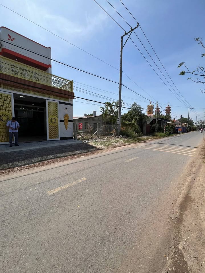 Nhà phố Ninh Lợi Tây Ninh 126m² giá 3.05 tỷ - Thiết kế hiện đại, kinh doanh thuận lợi!