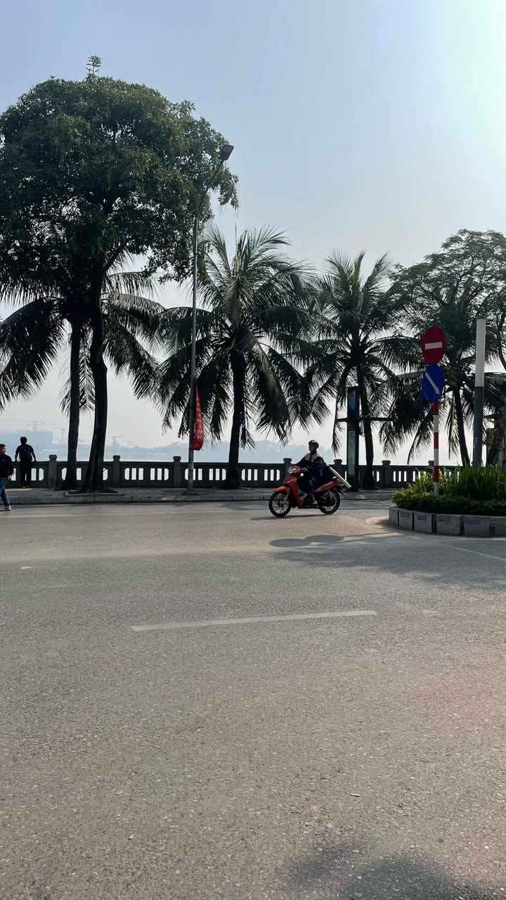 Nhà đẹp Lạc Long Quân Tây Hồ 80m² giá 45.5 tỷ - Sẵn sàng vào ở ngay!