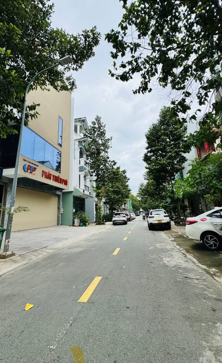 Đất nền D2D Biên Hòa 84m² giá 6 tỷ - Hướng Đông Nam, sổ riêng thổ cư!