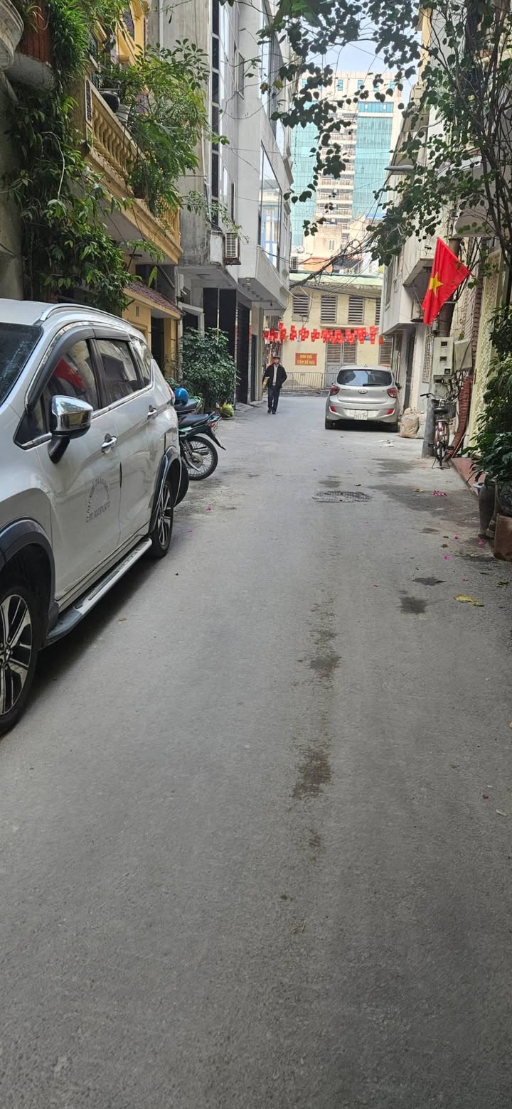 Nhà riêng ngõ thông Huỳnh Thúc Kháng, Đống Đa 80m² giá 18.6 tỷ - Gần phố, sẵn sàng vào ở!