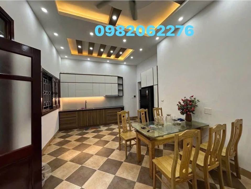 Nhà đẹp Hồng Mai, Bạch Mai 40m² giá 4 tỷ - Ô tô đỗ cổng, gần phố chính!