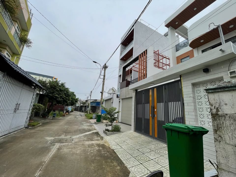 Đất Bà Điểm, Hóc Môn 70m² giá 2.9 tỷ - Vị trí đẹp, giao thông thuận lợi!