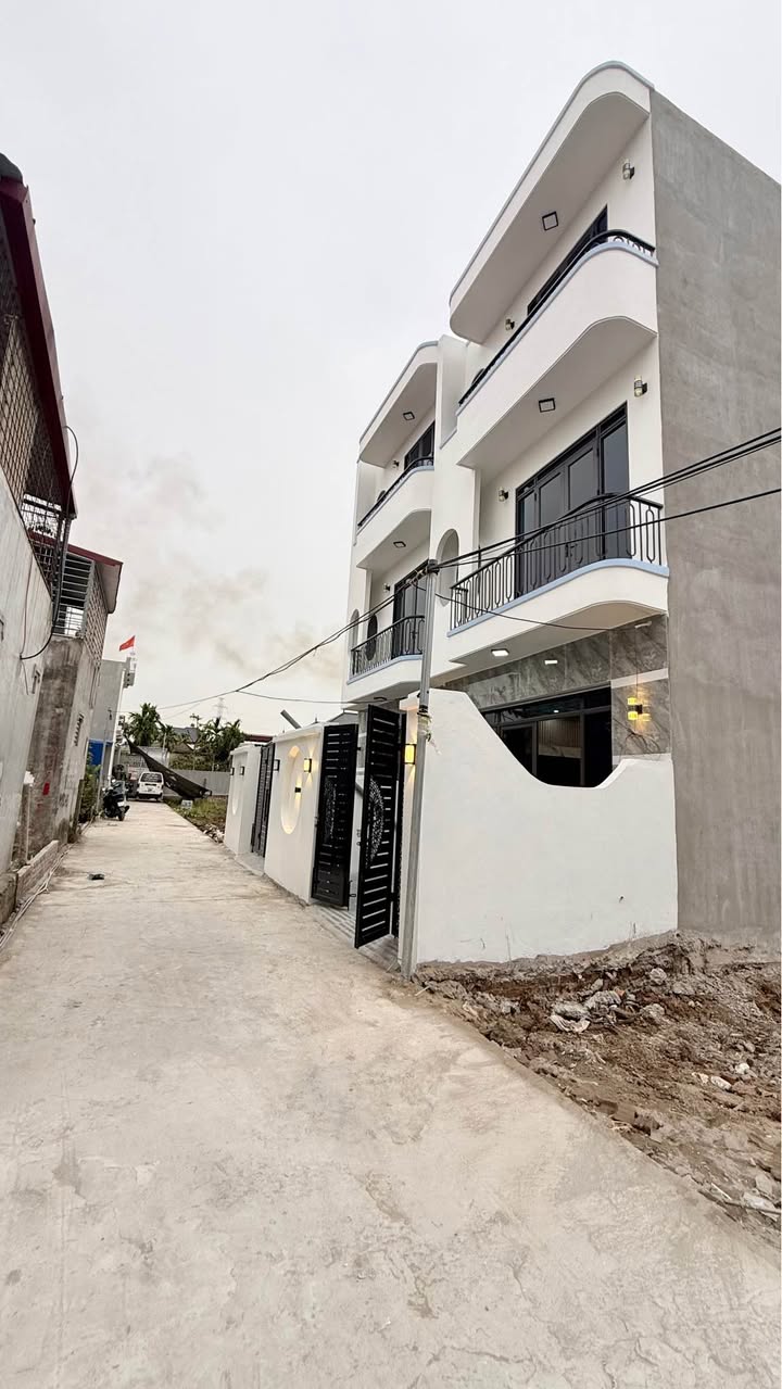 Nhà phố 3 tầng tại Kiều Trung, Hồng Thái, 60m² giá 2.35 tỷ - Không thể bỏ lỡ!