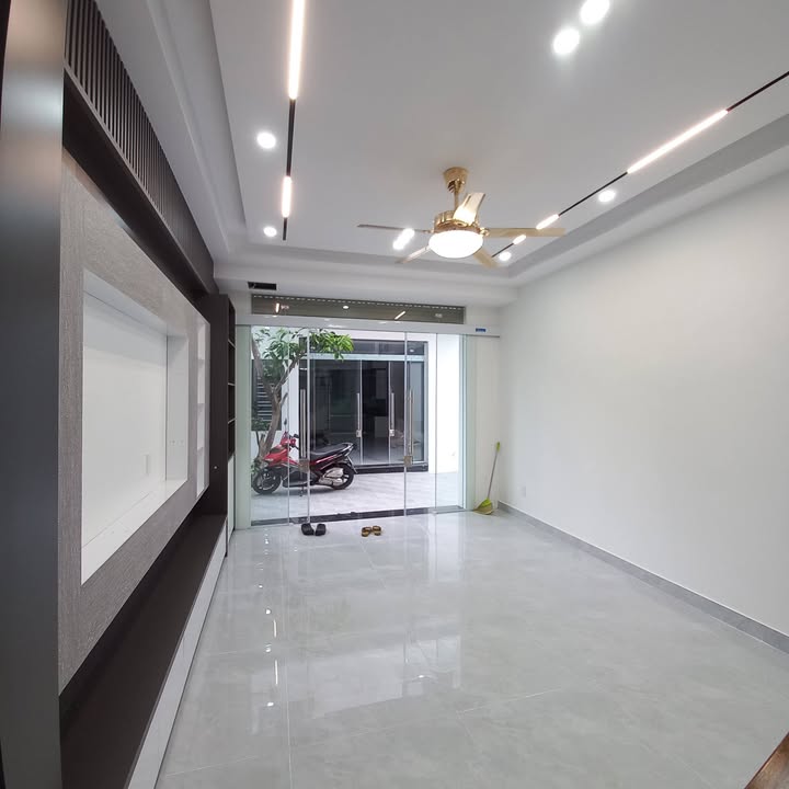 Nhà phố độc lập 3 tầng tại Phố Thiên Lôi - 48m² giá 3.49 tỷ - Vị trí đắc địa gần Aeon Mall!