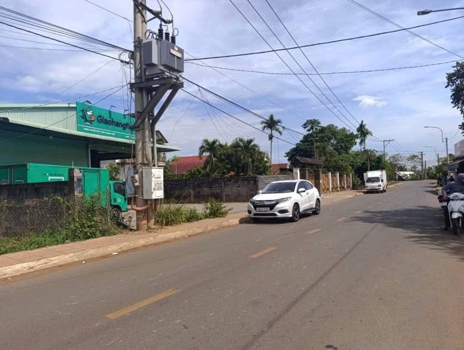 Đất nền Củ Chi 15m² giá 3.3 tỷ - Sổ đỏ chính chủ, mặt tiền đường nhựa!