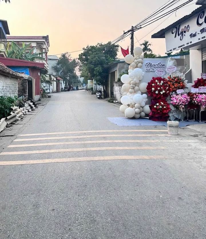 Đất nền 2 mặt tiền đường trục chính Xã Tam Hợp 120m² giá 2.4 tỷ - Kinh doanh thuận lợi!