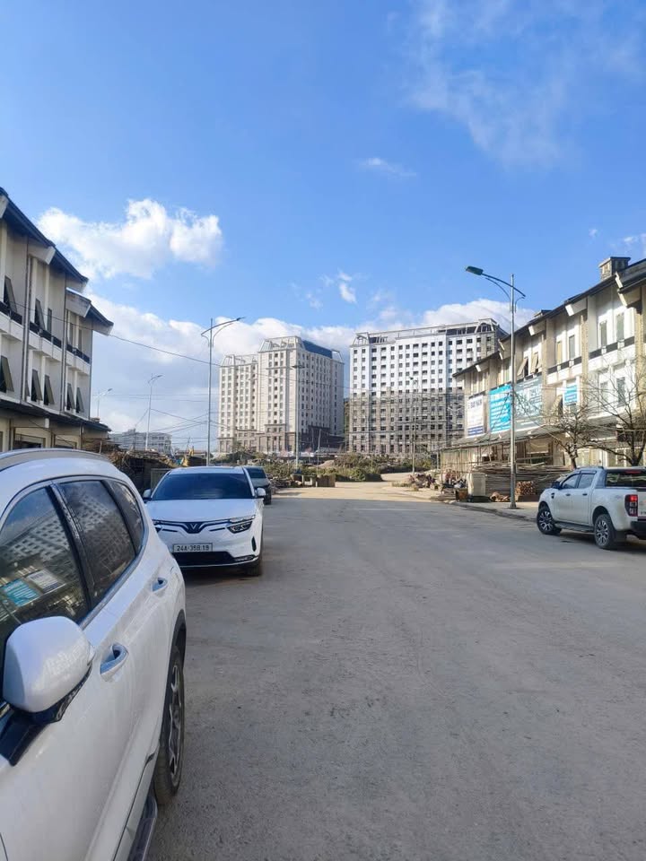 Bán gấp nhà liền kề khu đô thị Tây Bắc Sa Pa 95m² giá 5.1 tỷ - Cơ hội vàng cuối năm!