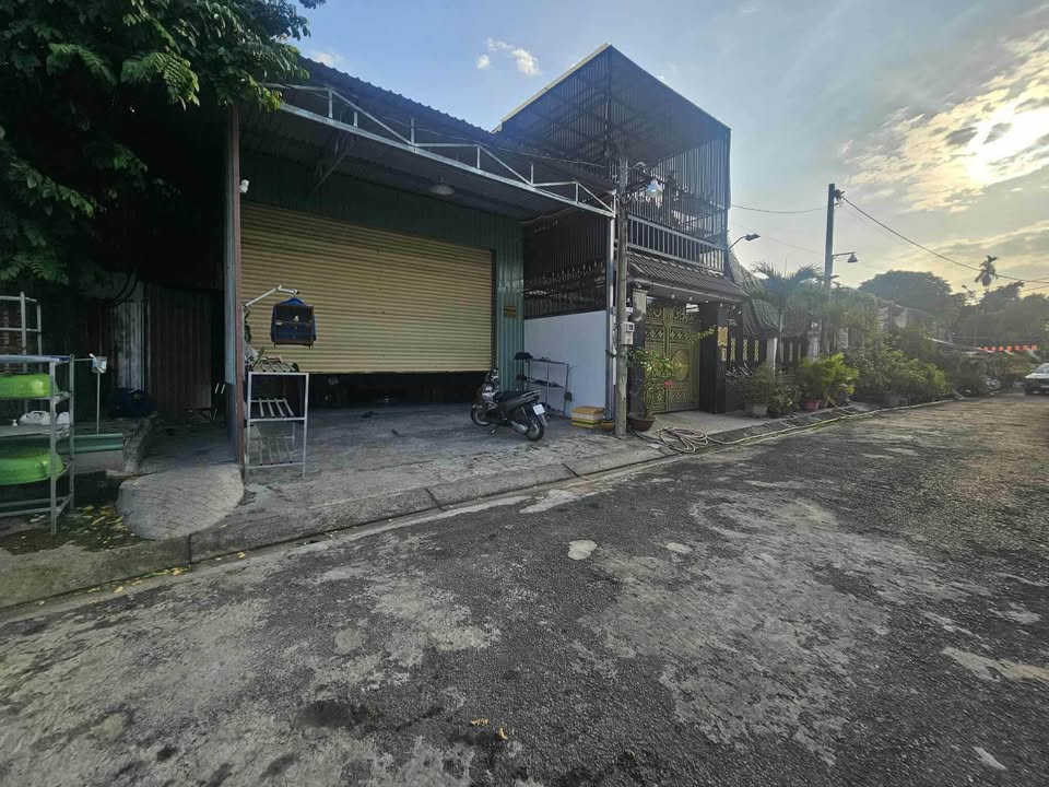 Nhà xưởng Tân Hiệp Hóc Môn 218m² giá 7.9 tỷ - Sổ hồng riêng, thổ cư 100%