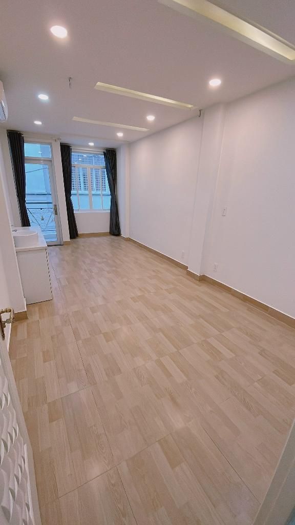 Nhà phố Trần Hưng Đạo Quận 5 27m² giá 8 tỷ - Sẵn sàng ở ngay!