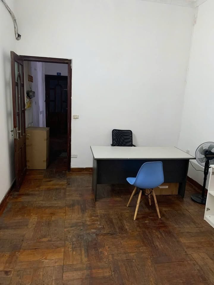 Cho thuê văn phòng 18m² tại Đống Đa chỉ 2.8 triệu/tháng - Ô tô đỗ cửa