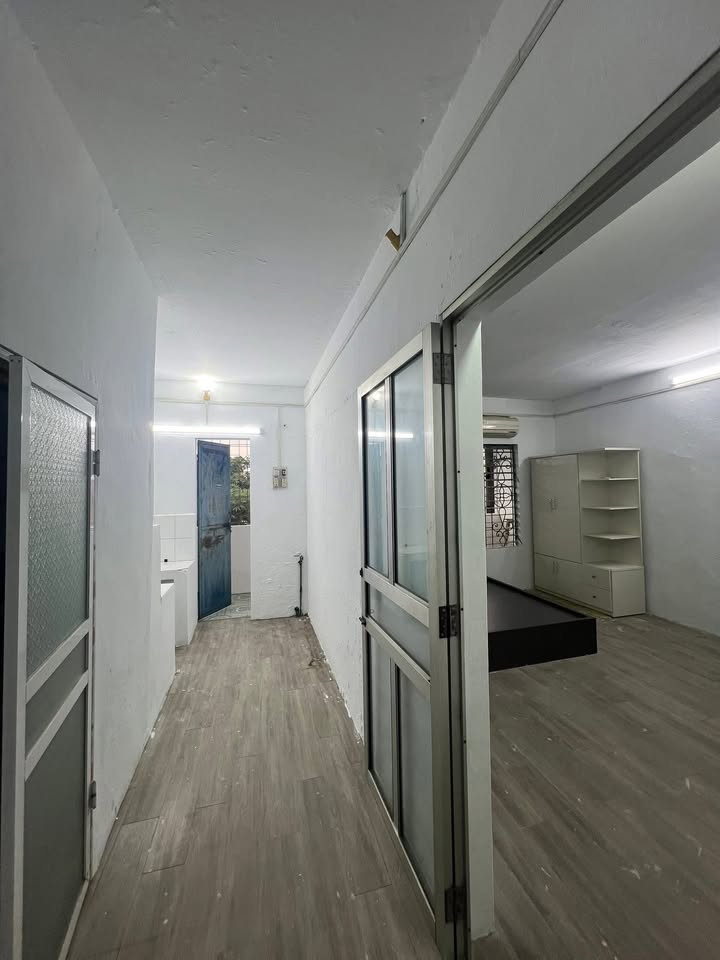 Căn hộ Lạc Long Quân, 30m² giá 300 triệu - Sẵn sàng vào ở ngay!