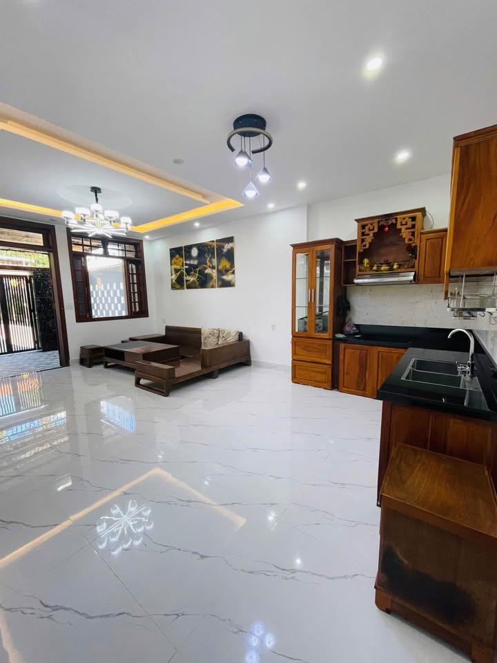 Nhà 2 tầng mặt tiền Xóm 3 Dương Mong, 125m² giá 3 tỷ - Không thể bỏ lỡ!