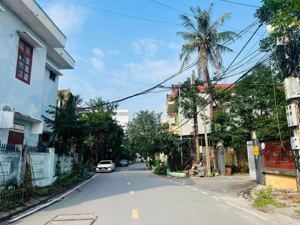 Nhà mặt tiền đường Văn Cao, Phường Ba Đồn, 105m² - Vị trí hiếm có, thuận tiện kinh doanh!