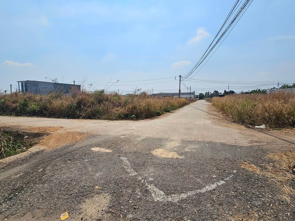 Đất nền góc 2 mặt tiền tại Đồng Xoài 300m² - Phù hợp kinh doanh!