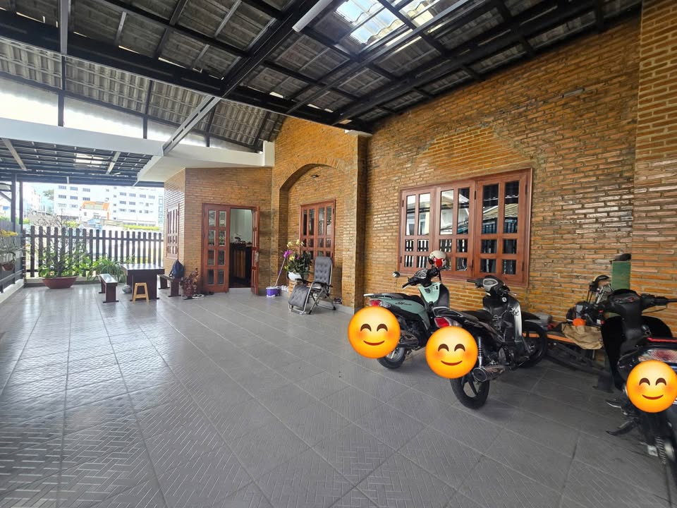 Nhà hẻm ô tô lớn Lữ Gia Quận 11 200m² giá 9.5 tỷ - Cơ hội vàng cho đầu tư!