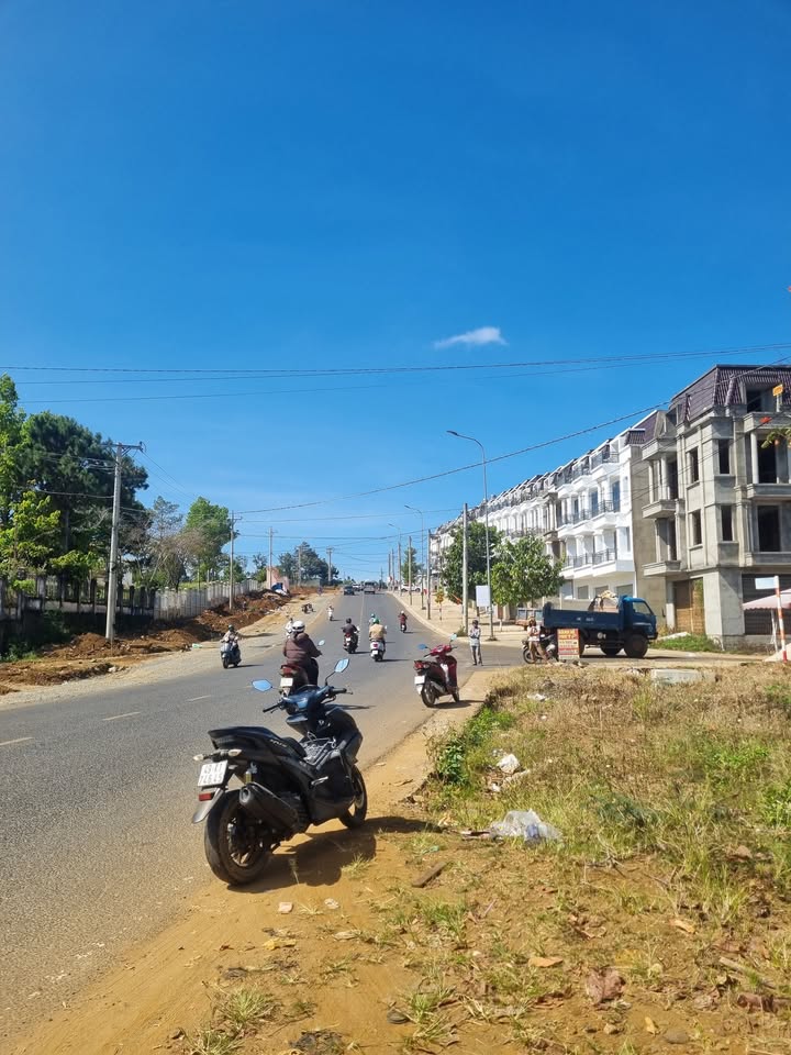 FrontHouse Đào Duy Từ Quận 10, 240m² giá 2.2 tỷ - Cần bán gấp!