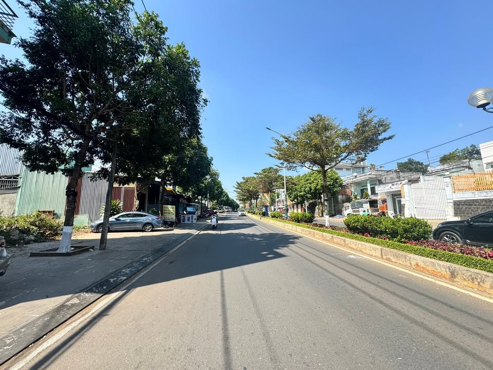 Bán đất FrontHouse 2 mặt tiền Cách Mạng Tháng 8 171m² giá 6 tỷ - Địa điểm kinh doanh lý tưởng!