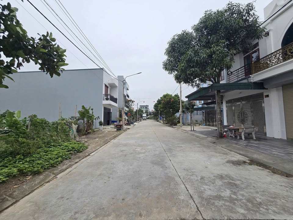 Đất nền hướng Nam tại phố 3, Thị trấn Yên Ninh, 100m² - Giá tốt thỏa thuận!