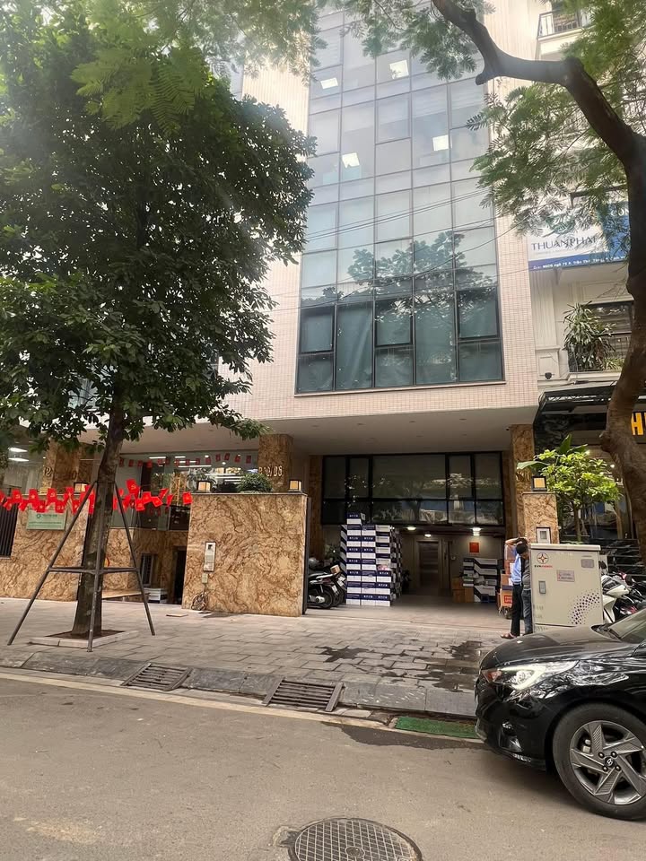 Mặt phố Nguyễn Hoàng 80m² giá 40 tỷ - Kinh doanh sầm uất, thanh khoản cao!