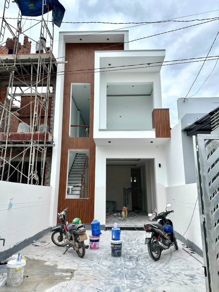 Nhà 1 Trệt 1 Lầu Tương Bình Hiệp 85m² giá 2.56 tỷ - Đường bê tông thông thoáng!