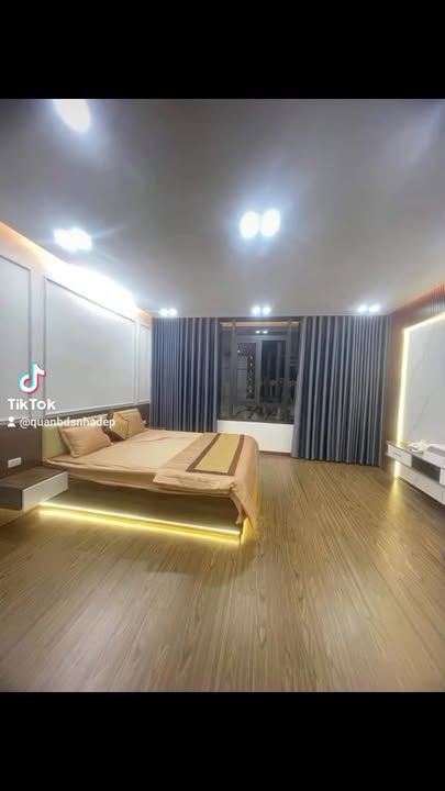 Nhà FrontHouse 7 tầng Ngã Tư Sở 50m² - Thiết kế hiện đại, giá tốt