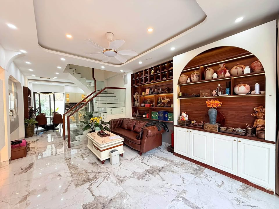 Nhà 3 tầng tại Tô Hiệu, Sơn La - 150m² giá 1 tỷ - Hướng Tây Bắc