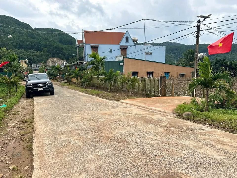 Đất mặt tiền Suối Thông B, Đạ Ròn, 740m² giá 2.6 tỷ - Cơ hội đầu tư tuyệt vời!