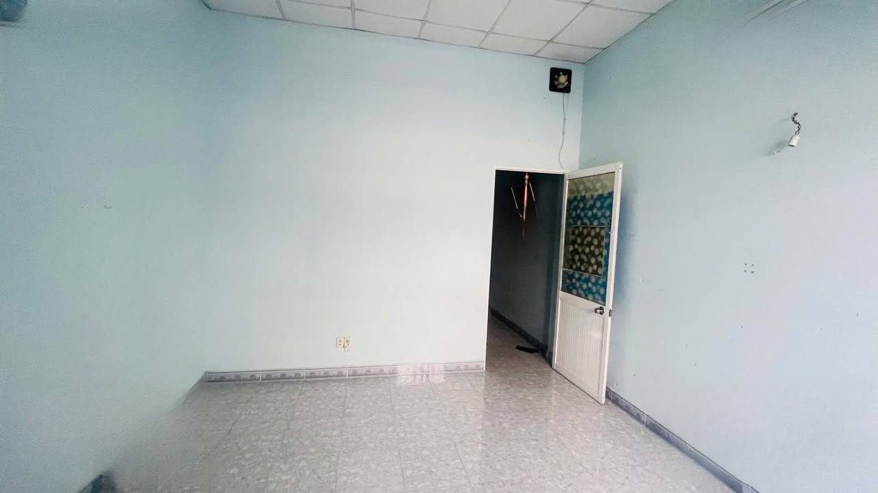 Nhà cho thuê Lò Gốm, Quận 6, 80m² giá 6.5 triệu - Nội thất cơ bản, sẵn sàng ở ngay!