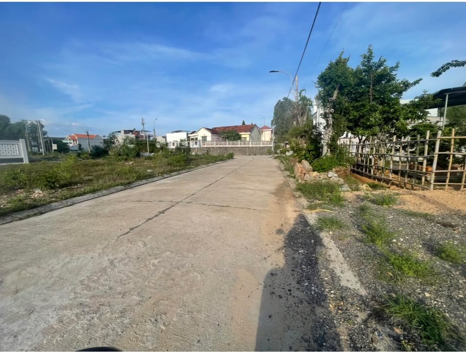 Đất thổ cư Chí Đức, Thị trấn Chí Thạnh, 138m² giá 300 triệu - Đường ô tô tới nơi!