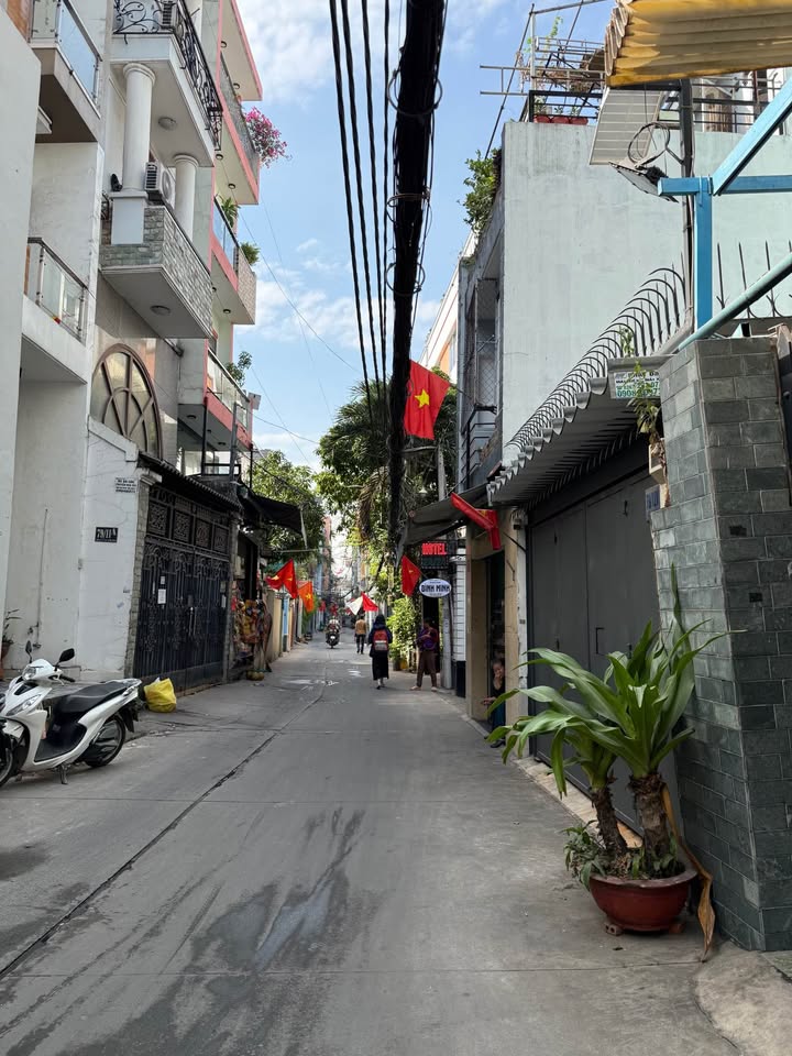 Nhà hẻm xe tải Bình Thạnh 28m² giá 5.5 tỷ - Nhà mới full nội thất ngay!