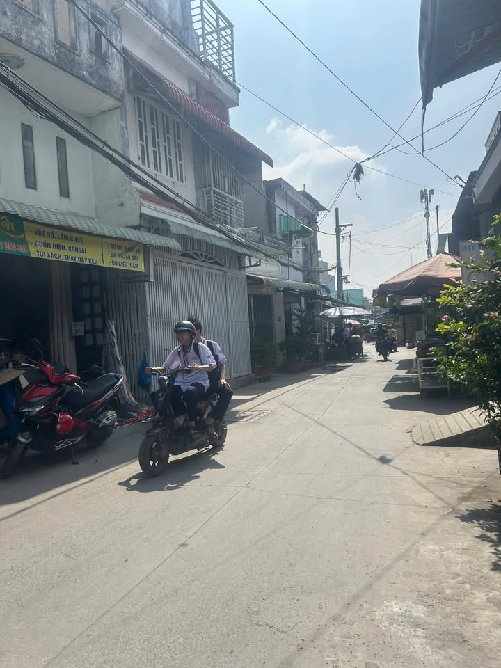 Nhà mặt tiền chợ Thạnh Xuân, Quận 12, diện tích 63m², doanh thu gần 30 triệu - Cơ hội đầu tư tuyệt vời!