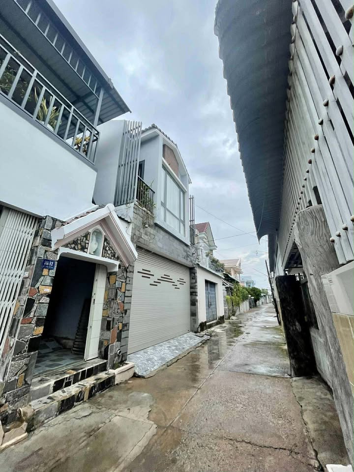 Nhà lầu đường Ô tô Phú Thủy, Phan Thiết 75m² giá 2.8 tỷ - Sẵn sàng vào ở ngay!