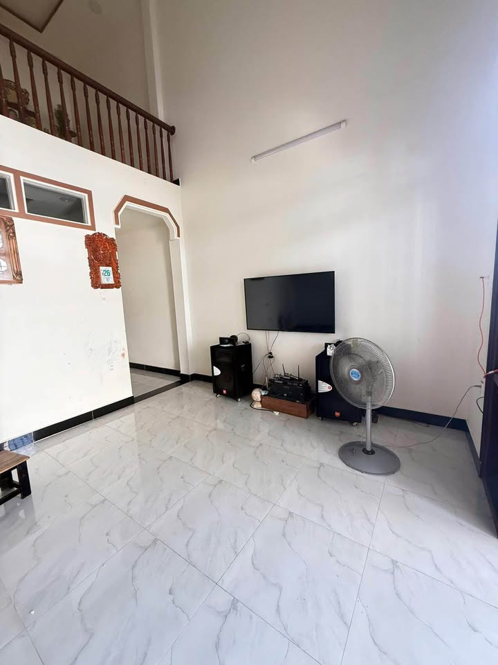 Nhà lầu mê đúc Xã Phong Nẫm, Phan Thiết 104m² giá 2 tỷ - Sẵn sàng vào ở ngay!