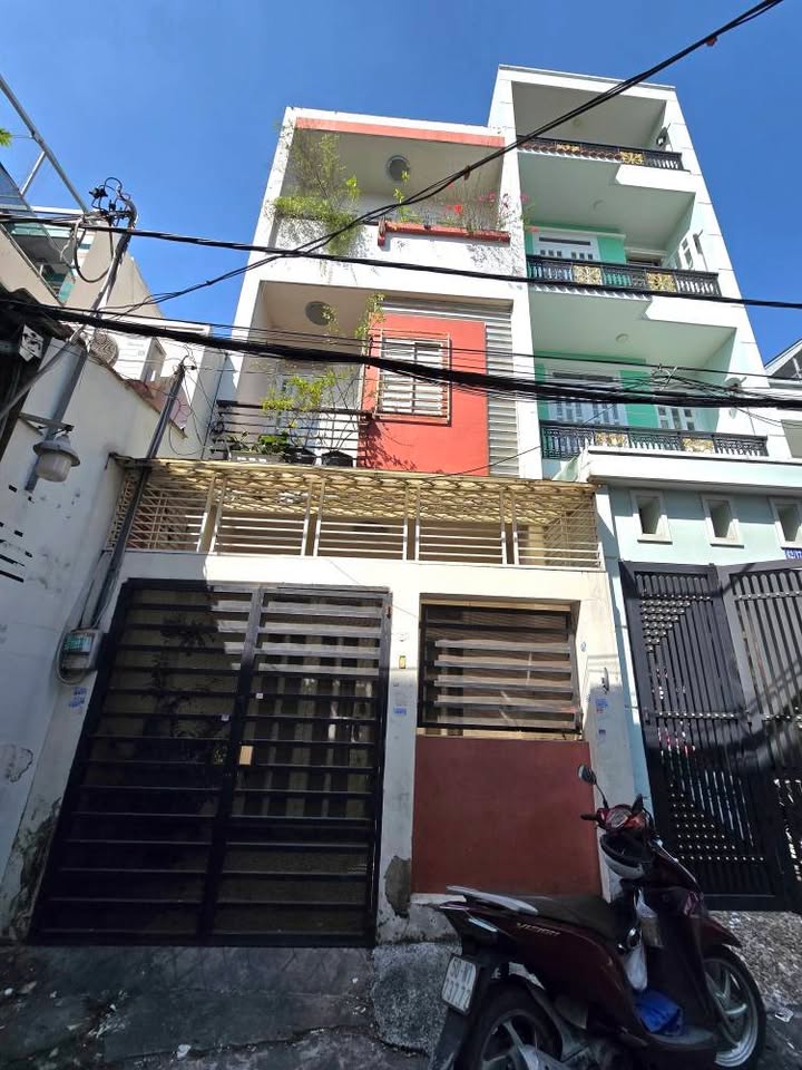 Nhà hẻm xe hơi Tân Phú 54m² giá 5.6 tỷ - Gần chợ Bình Long, tiện ích đầy đủ!