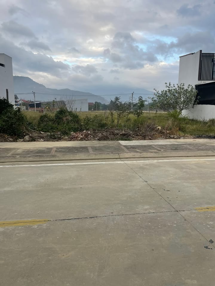 Đất nền Tái Định cư Diên Lạc 140m² giá 2.31 tỷ - Hướng Đông Nam mát mẻ!