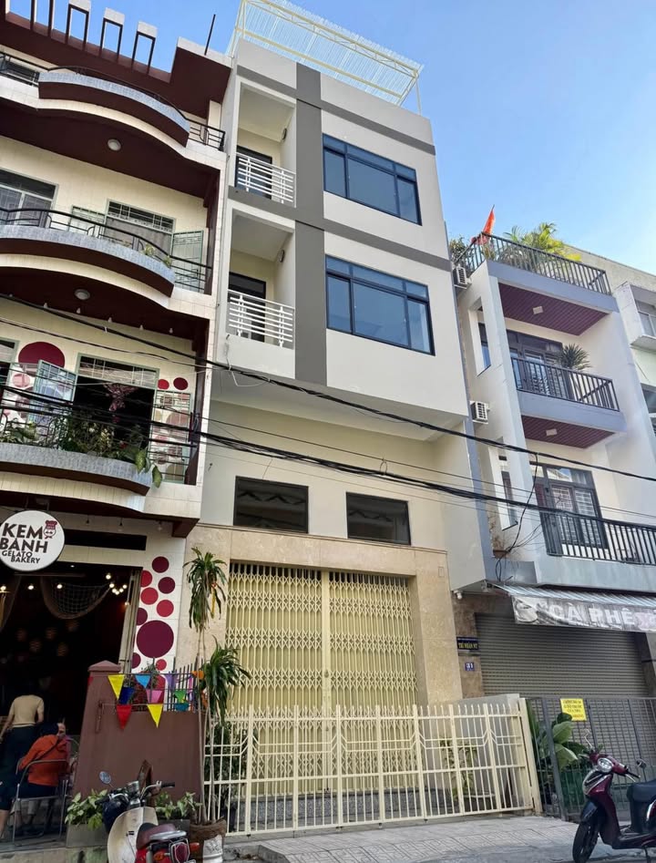 Bán nhà mặt tiền đường Lê Lai, Nha Trang 42m² giá 10.5 tỷ - Kinh doanh tuyệt vời!