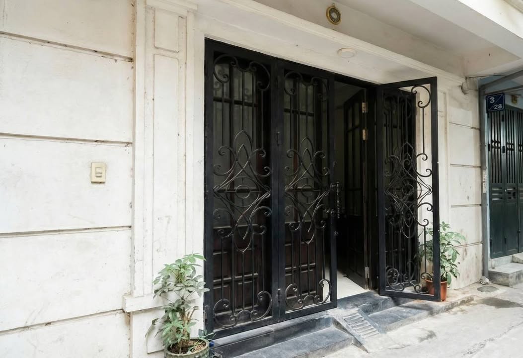 Nhà phố Nguyễn Trường Tộ, Ba Đình 38m² giá 13 tỷ - Lô góc, ô tô tránh!