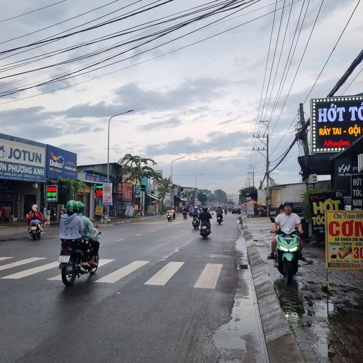 Nhà lầu trệt mặt tiền Lê Thị Trung, Dĩ An 216m² giá 12 tỷ - Đầu tư sinh lời ngay!