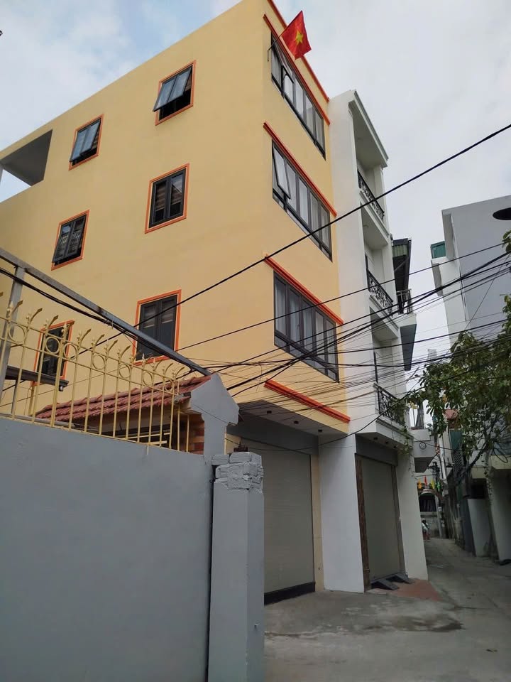 Nhà riêng lô góc tại Thanh Trì 50m² giá chỉ 7,1 tỷ - Ô tô đỗ cửa thoải mái!