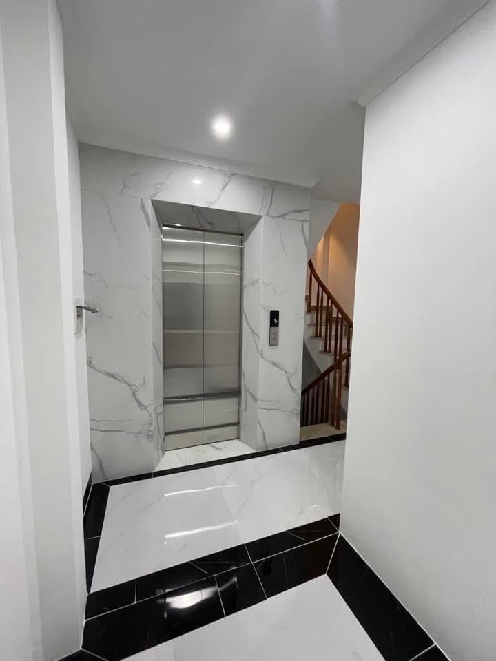 Nhà 7 tầng Thịnh Quang, 46m² giá 12 tỷ - Đầy đủ tiện nghi, sẵn sàng vào ở!