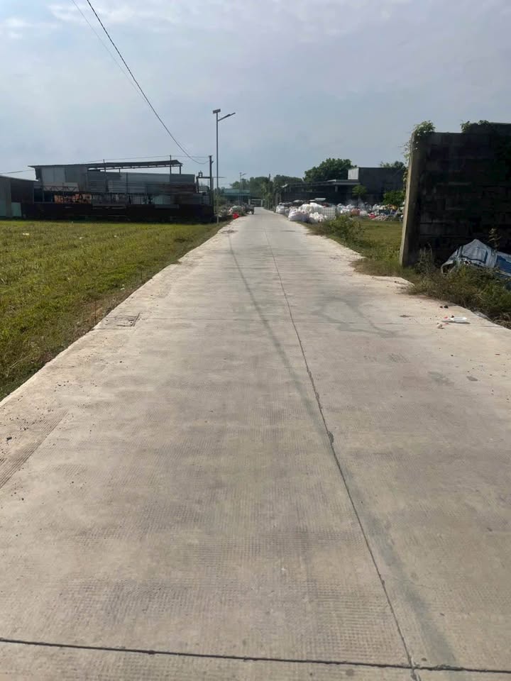 Đất nền 1300m² tại Hòa Khánh Tây, Đức Hòa - Giá chỉ 2.4 tỷ, phù hợp nghỉ dưỡng!