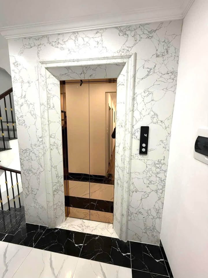 Nhà mặt phố Tôn Đức Thắng 46m² giá 18.95 tỷ - Vị trí đắc địa, sổ đỏ chính chủ!