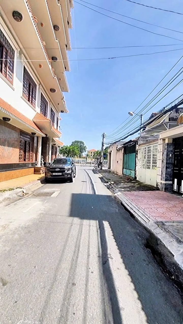 Nhà cấp 4 Phan Thiết 100m² giá 4.5 tỷ - Vị trí trung tâm tiện lợi!