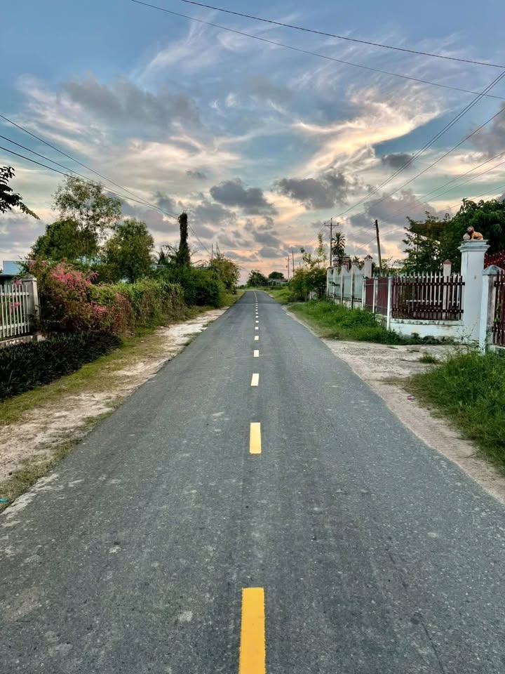 Đất thổ cư 720m² mặt tiền nhựa Hàm Liêm - Giá chỉ 2 tỷ!